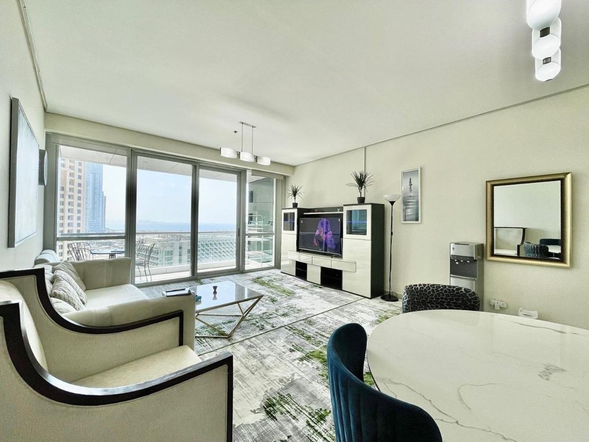 Ar Holiday Jbr Хостел *